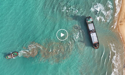 Sarıyer'de karaya oturan gemide film gibi sahneler I VİDEO