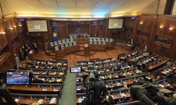 Kosova'da bir ilk! Türk başbakan yardımcısı göreve başladı