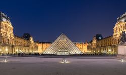 Louvre Müzesi'ni su bastı, eserler hasar gördü