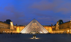 Yine skandalın adresi Louvre! Çok sayıda eser zarar gördü