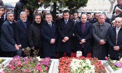 Merhum başbakan Necmettin Erbakan kabri başında anıldı