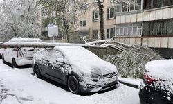 Moskova'da kar alarmı: Uçuşlar iptal, sokaklar trafiğe kapatıldı