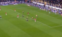 Oğulcan Ülgün'ün hareketi Kadıköy'de soğuk geceyi ısıttı