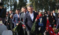 CHP Lideri Özel Hatay'da yaraları yerinde inceledi: Kayıp depremzedeler için meclis'e "ortak komisyon" çağrısı