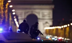 Şanzelize’de jandarma ateş açtı, saldırgan hayatını kaybetti