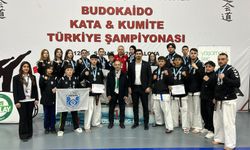 Sultangazili sporculardan Yalova’da büyük başarı: 13 madalya ve Dünya Şampiyonası hakkı