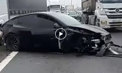 Tesla'nın otopilotu kontrolden çıktı: Ters yöne daldı | VİDEO