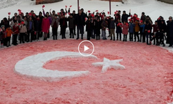 Öğrenciler kardan Türk bayrağı yaptı! | VİDEO