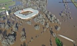 Sular altında kalan Sarayiçi güreş alanında su seviyesi düşüyor