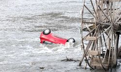 Amasya'da korkutan kaza! Otomobil nehre uçtu, 2 kişi kurtarıldı