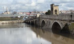 Edirne'de nehir taştı! Köprülerin ayakları su altında kaldı