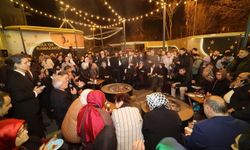 AK Parti İstanbul İl Başkanlığı önünde Ramazan buluşması