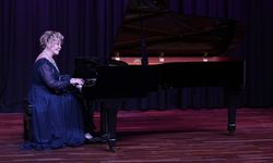 Dünyaca ünlü piyanist Gülsin Onay Denizli’de sahne aldı