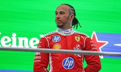 Hamilton Ferrari ile ilk podyumunu aldı