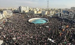 İran’ın yeni dini lideri Mücteba Hamaney’e Tahran’da destek
