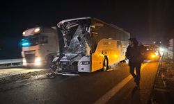 Anadolu Otoyolu'nda feci kaza: Otobüs ile çekici çarpıştı