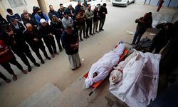 İsrail Gazze'de evi bombaladı: 2'si çocuk 4 ölü