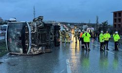 İstanbul'da D-100 karayolunda minibüs devrildi: 1 ölü, 9 yaralı