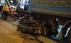 Bursa'da feci kaza: İkiye bölünen araçtan kurtuldu