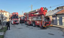 Eskişehir'de yangın paniği: Mahalleli sokağa döküldü