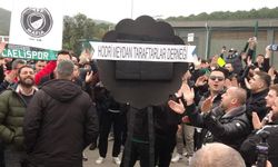 Kocaelispor taraftarından TFF’ye siyah çelenk