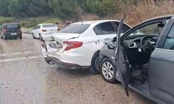 Otobanda zincirleme kaza: 4 araç birbirine girdi