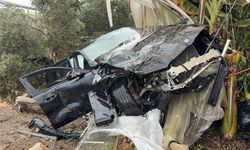 Alanya'da lüks otomobil muz serasına uçtu: Aynı noktada 3 günde ikinci kaza