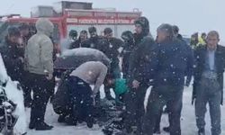 Kaygan yol can aldı! Kamyonetler kafa kafaya çarpıştı