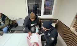 Arnavutköy'de insanlık ölmedi dedirten davranış: Yerde Bulduğu bir deste parayı polise teslim etti!