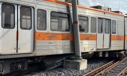 Adana'da korkutan anlar! Metro raydan çıktı