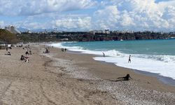 Antalya'da güneş açtı, herkes sahile akın etti