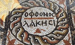 3 bin yıllık antik kentte tarihi keşif: Mozaikte "kıskanan çatlasın" yazısı