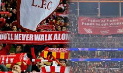 Liverpool taraftarından Atatürk’ün “Yurtta Sulh, Cihanda Sulh” pankartı!