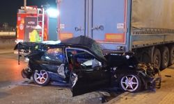 Bursa'da otomobil tırın altına girdi: 1 ağır yaralı