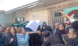 İstismar mağduru anne ve kızının tabutunu kadınlar omuzladı!