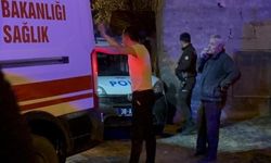 Bacağından bıçaklandı, ambulansa binmeden önce tütününü içti