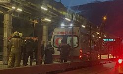 Bahçelievler’de metrobüs ayağının üstünden geçen kadın yaralandı