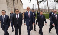 Bakan Ersoy açıkladı! Çalınan İznik çinileri Türkiye'de