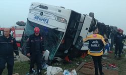 Bayram sabahı Adana'da korkunç kaza! 2 kişi öldü, 19 kişi yaralandı!