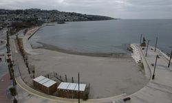 Büyükçekmece'de deniz 3 metre çekildi