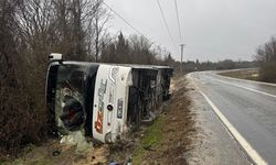 Göç idaresi otobüsü devrildi: 3'ü polis 4 yaralı