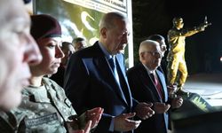 Cumhurbaşkanı Erdoğan, Ömer Halisdemir Anıtı'nda dua etti