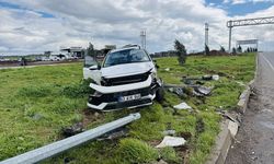 Diyarbakır'da feci kaza! Okul servisi ile otomobil birbirine girdi: 15 yaralı