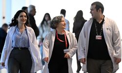 Doktorluk aile mesleği oldu... Anne iki çocuğuyla aynı hastanede