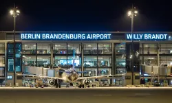 Berlin havaalanı tamamen durmuş durumda: 57.000 yolcu etkilendi!