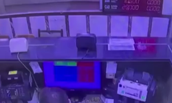 Fatih’te döviz bürosuna maskeli ve silahlı baskın: O anlar kamerada!
