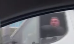 E5’de akıl almaz kavga, küfürler savurup kovaladığı sürücünün yolunu kesti