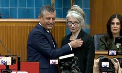 Emine Ülker Tarhan yeniden CHP'de! "Çağırdınız, geldim"