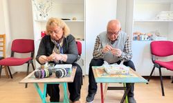 70 yaşında gelen mutluluk: sınıf arkadaşlığı evliliğe dönüştü