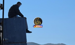 Kavalı alınan sokak sanatçısı çatıya çıktı! I VİDEO